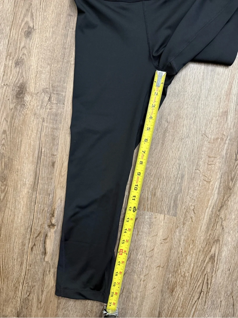 Nike Pro • Mid Rise Capri Leggings